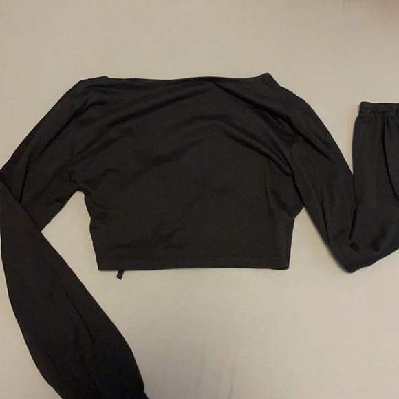 Black Long sleeve Crop Top - Picture 2 of 2